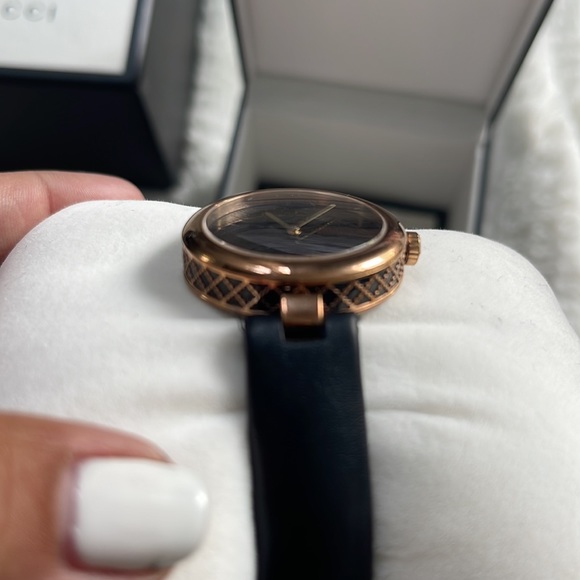 Gucci Diamatissima Black Lacquered Dial Ladies Watch - Picture 4 of 16